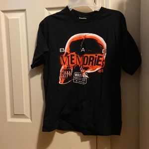 Brand- broken promises, size Medium